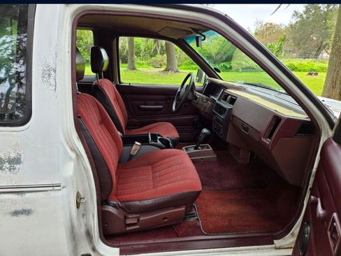 Used 1992 Nissan Pickup 2WD King Cab image 1