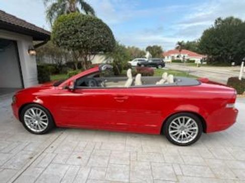 Used 2008 Volvo C70 T5 image 2