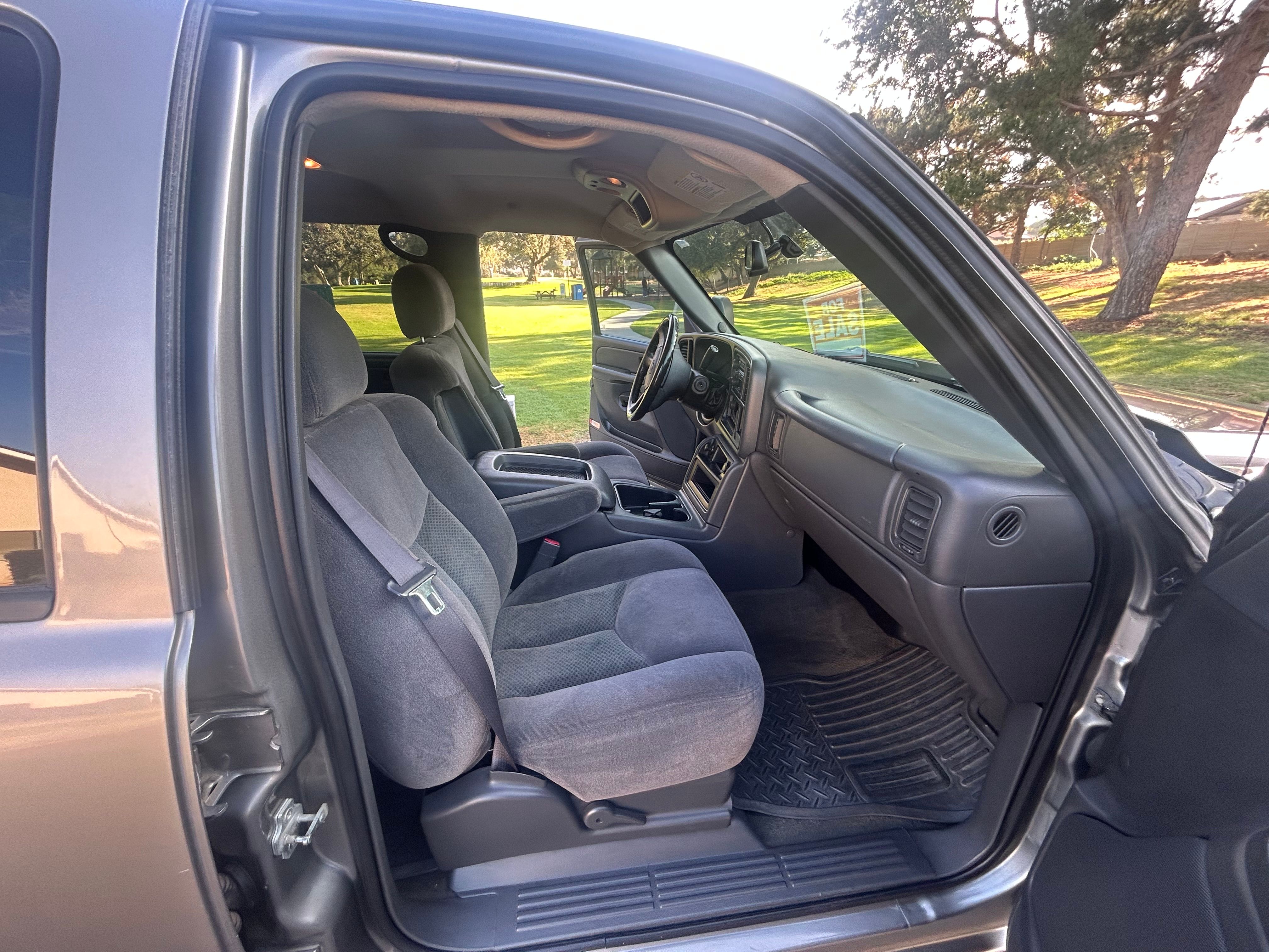 Used 2006 Chevrolet Silverado 2500 LT RWD image 5