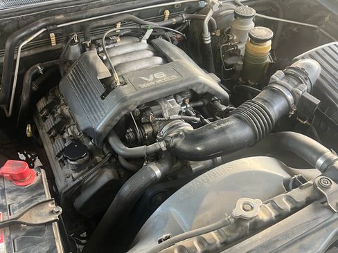 Used 1998 Isuzu Rodeo S image 6