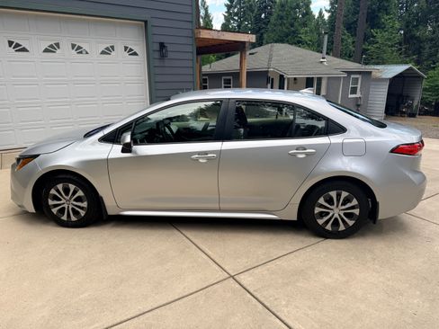 Used 2022 Toyota Corolla LE FWD image 13