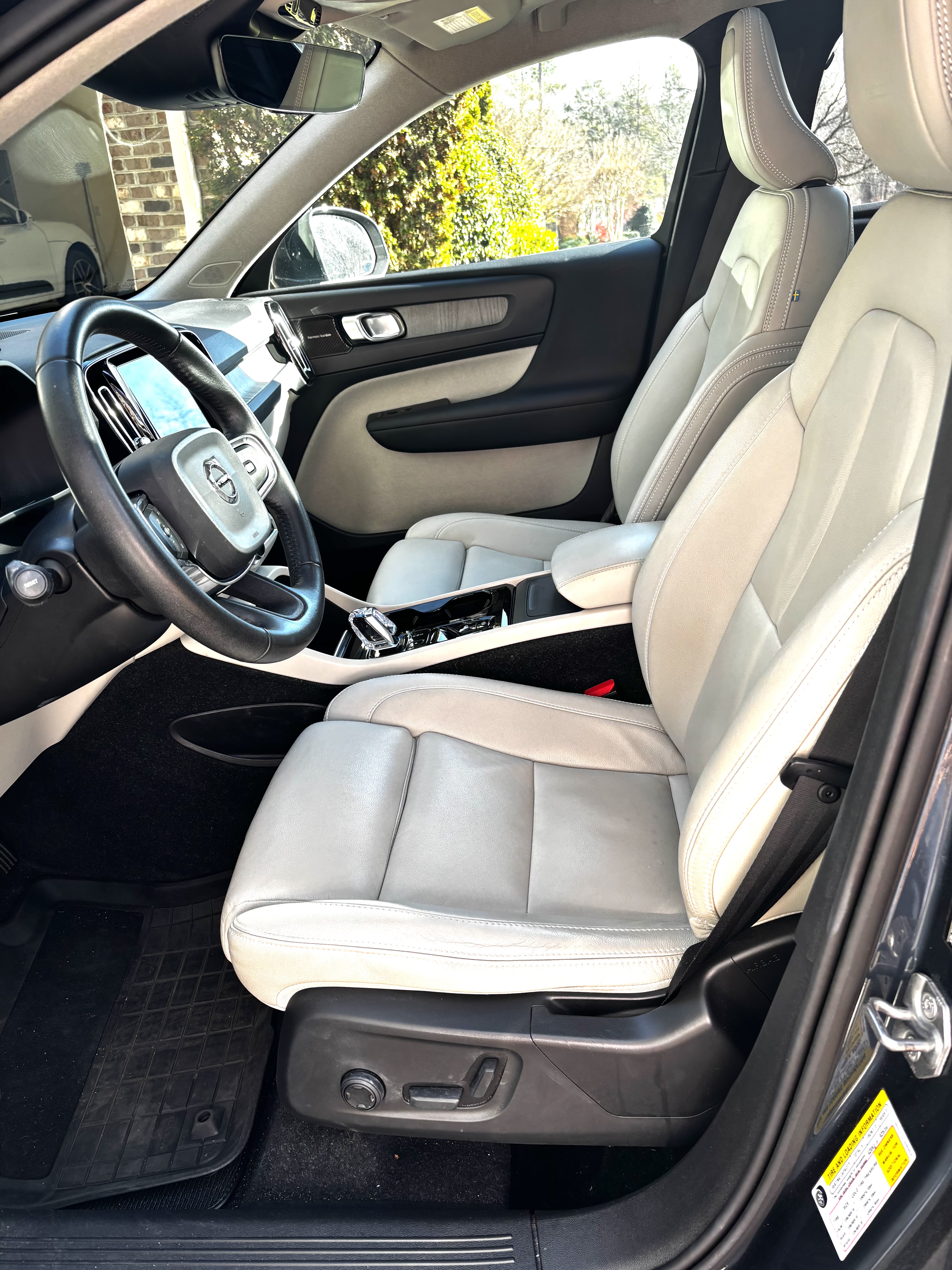 Used 2019 Volvo XC40 T5 Inscription AWD/4WD image 12