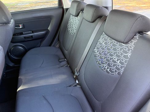 Used 2010 Kia Soul + FWD image 18