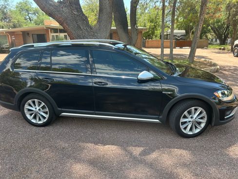 Used 2019 Volkswagen Golf Alltrack S image 1
