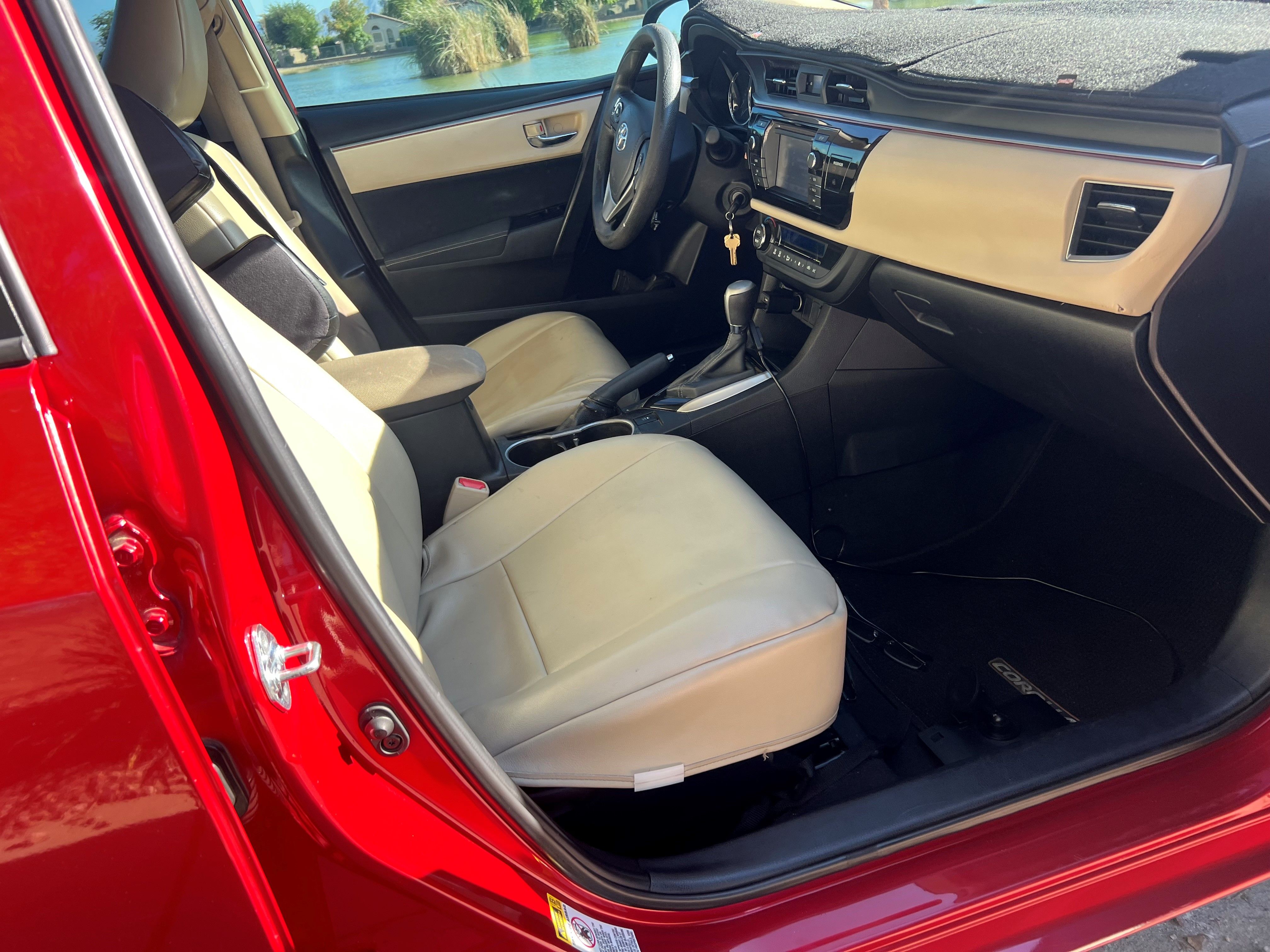 Used 2015 Toyota Corolla LE FWD image 2