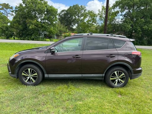Used 2017 Toyota RAV4 XLE FWD image 4