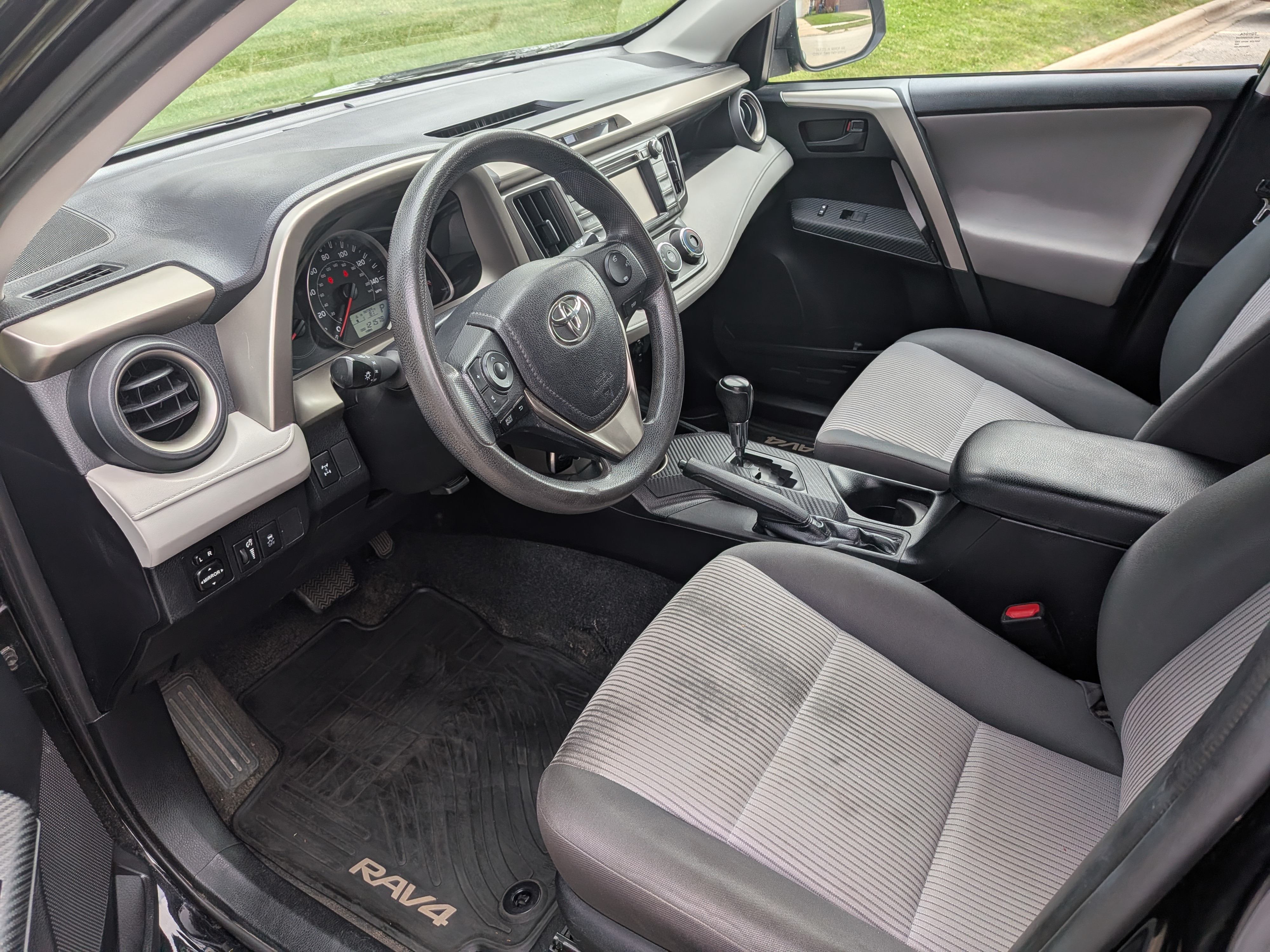 Used 2014 Toyota RAV4 LE AWD/4WD image 12