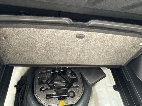 Used 2025 Hyundai Venue Limited FWD image 24