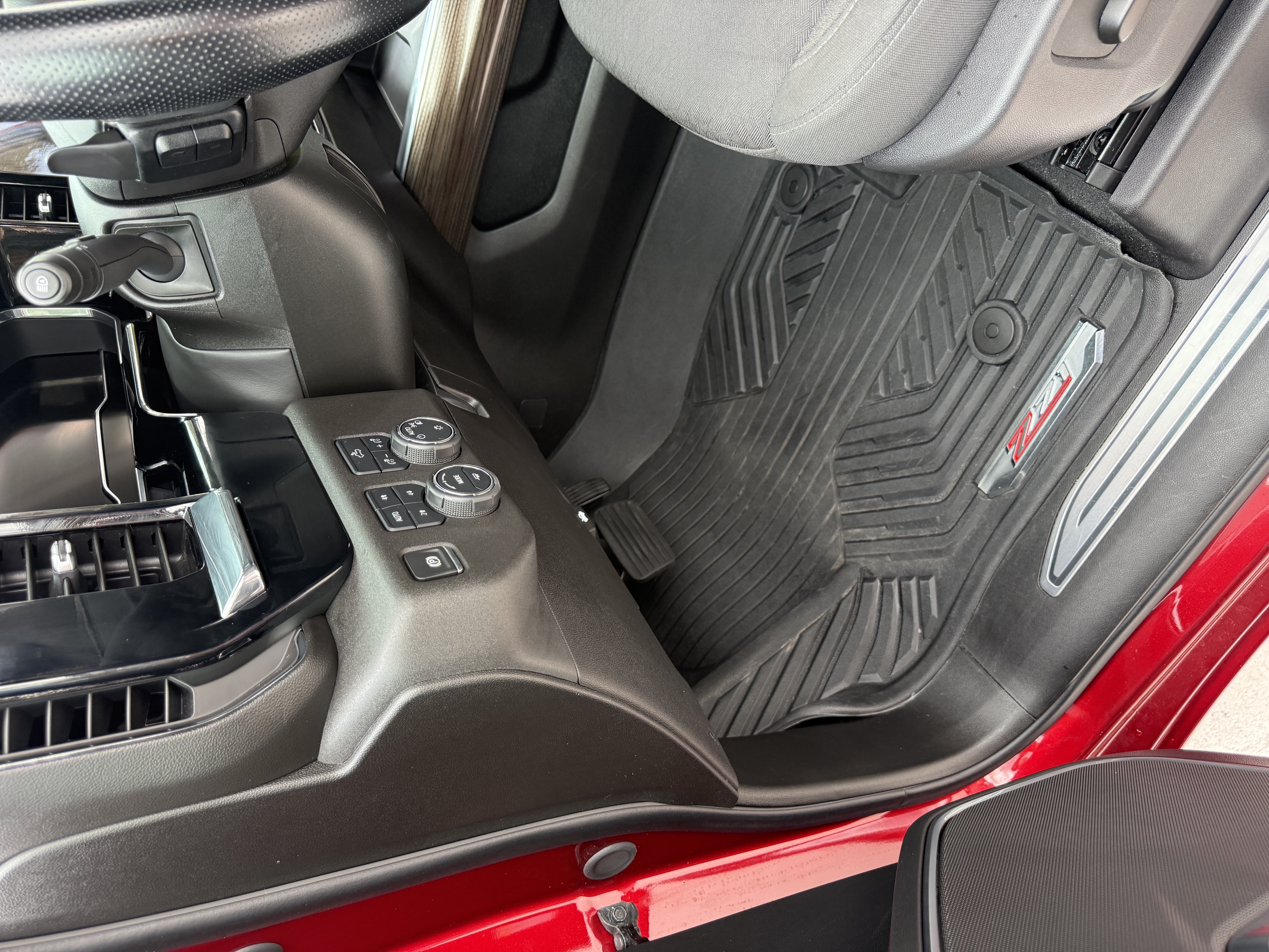 Used 2024 Chevrolet Silverado 1500 LT AWD/4WD image 23