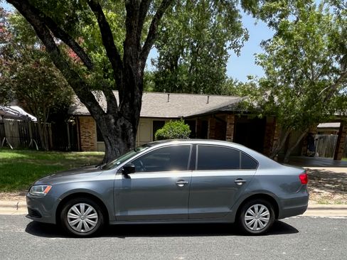 Used 2011 Volkswagen Jetta S FWD image 1