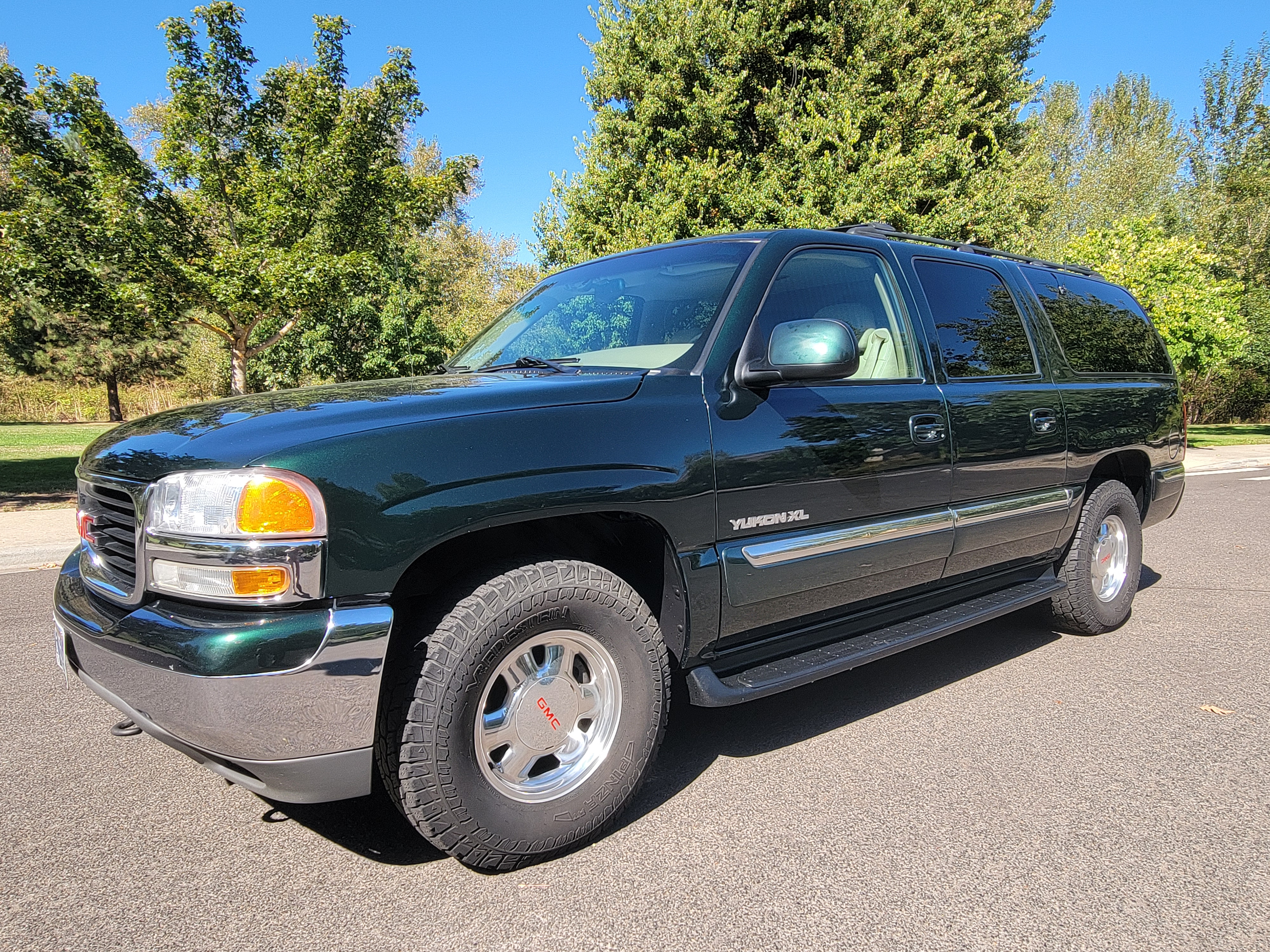 Used 2001 GMC Yukon XL SLT AWD/4WD image 2