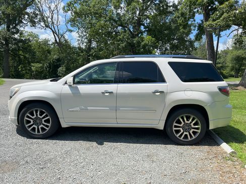 Used 2013 GMC Acadia Denali image 2