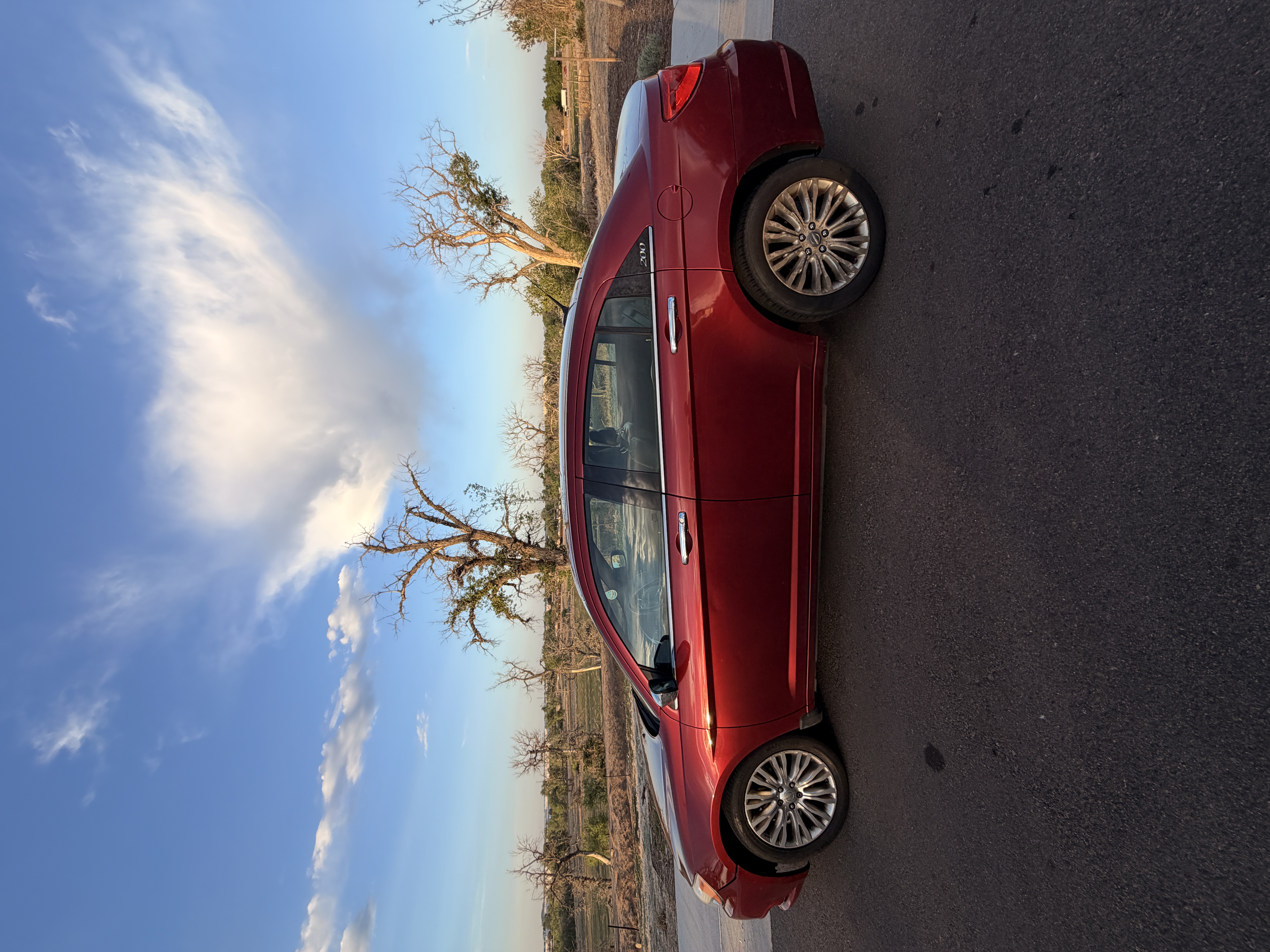Used 2011 Chrysler 200 Limited FWD image 2