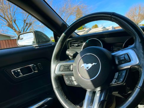 Used 2016 Ford Mustang Convertible image 8