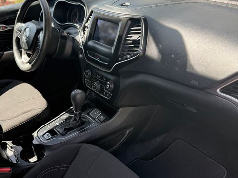 Used 2020 Jeep Cherokee Latitude FWD image 10