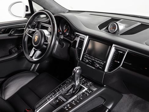 Used 2015 Porsche Macan Turbo AWD/4WD image 9