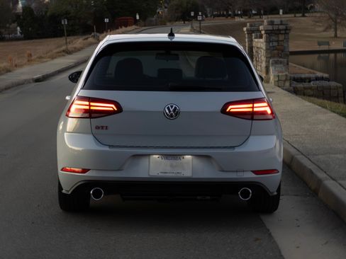 Used 2019 Volkswagen GTI SE image 10