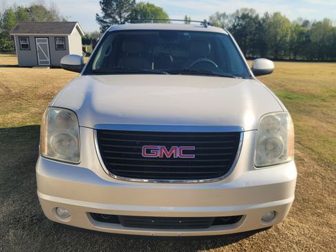 Used 2012 GMC Yukon SLT w/ SLT-2 Equipment Package image 2