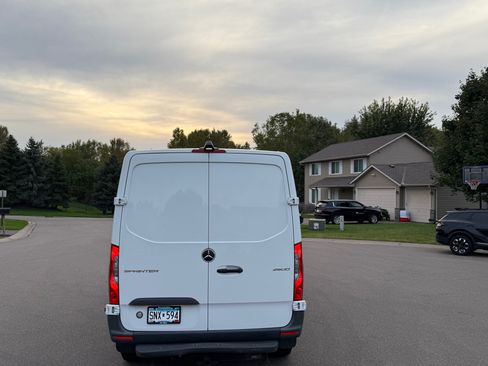 Used 2020 Mercedes-Benz Sprinter 2500 image 4