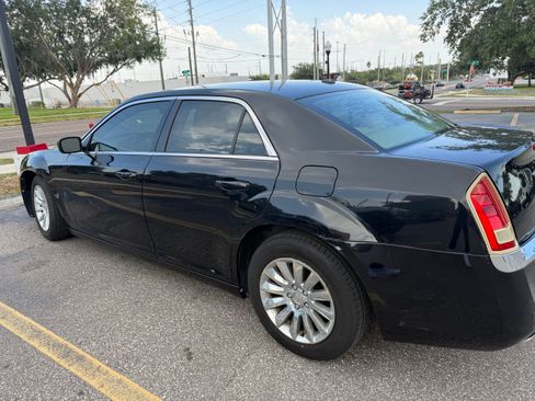 Used 2014 Chrysler 300 w/ Driver Convenience Group RWD image 2