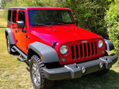 Used 2014 Jeep Wrangler Unlimited Rubicon w/ Connectivity Group image 10