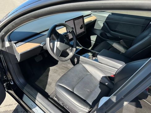 Used 2020 Tesla Model 3 Standard Range Plus image 13