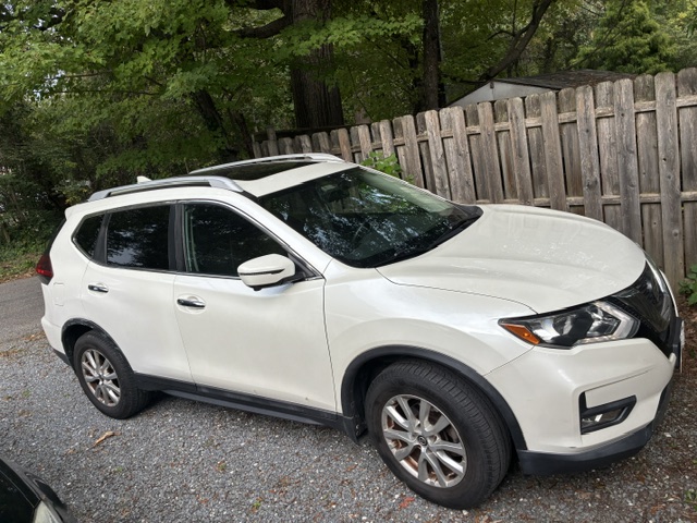 Used 2018 Nissan Rogue SV w/ Sun & Sound Touring Package AWD/4WD image 2