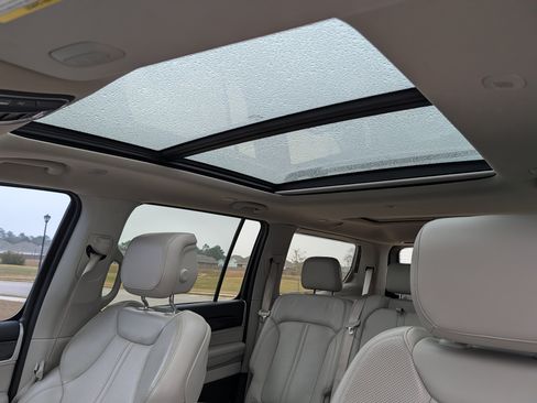 Used 2022 Jeep Wagoneer Series I w/ Premium Group I image 2