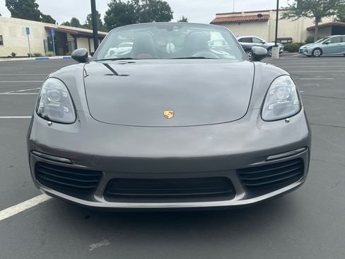 Used 2018 Porsche 718 Boxster image 8