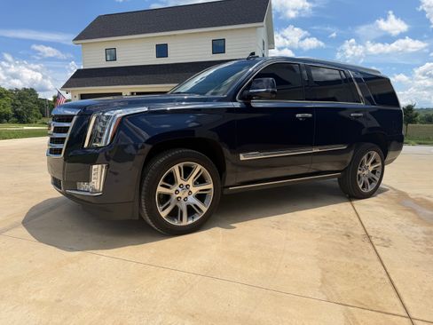 Used 2019 Cadillac Escalade Premium Luxury AWD/4WD image 1