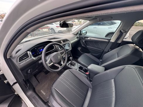 Used 2022 Volkswagen Tiguan SE FWD image 14