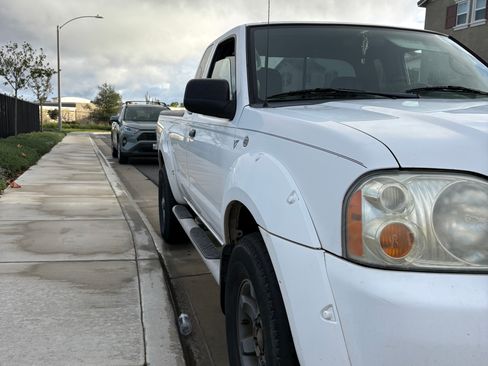 Used 2004 Nissan Frontier XE Desert Runner w/ (VTP) Value Truck Pkg image 5