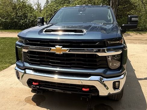 Used 2024 Chevrolet Silverado 2500 LT w/ All Star Edition AWD/4WD image 2