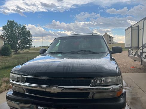Used 2006 Chevrolet Suburban LS w/ Smart Select Package image 2