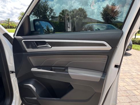 Used 2022 Volkswagen Atlas SE w/ Panoramic Sunroof Package FWD image 20