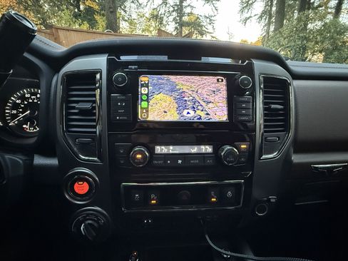 Used 2019 Nissan Titan Platinum Reserve w/ Platinum Utility Package image 15