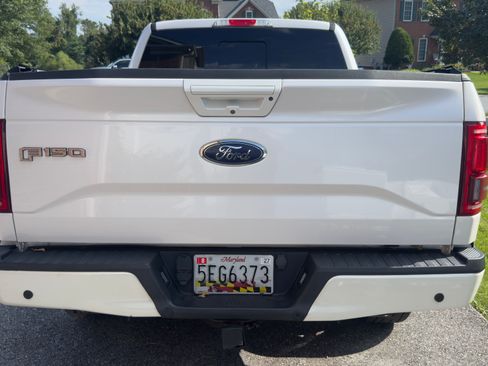 Used 2017 Ford F150 Lariat w/ Equipment Group 502A Luxury AWD/4WD image 5