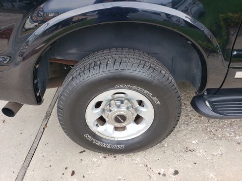 Used 2005 Ford Excursion Limited image 31