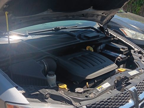 Used 2019 Dodge Grand Caravan SXT FWD image 9