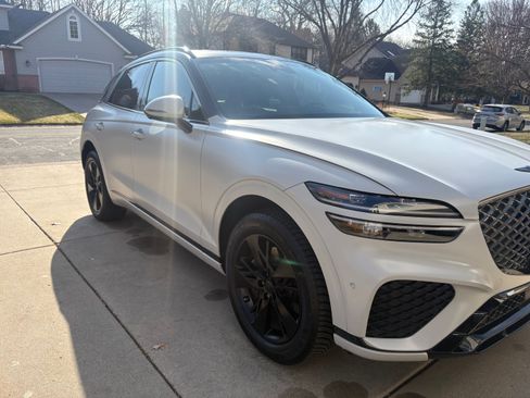 Used 2022 Genesis GV70 3.5T Sport w/ Sport Advanced Package image 10