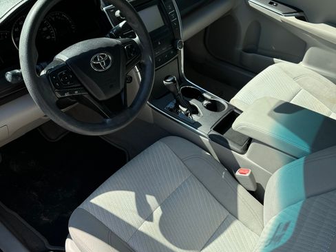 Used 2015 Toyota Camry LE image 8
