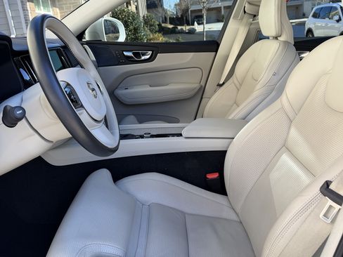 Used 2021 Volvo XC60 T5 Inscription w/ Advanced Package image 5