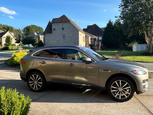 Used 2019 Jaguar F-PACE Prestige AWD/4WD image 1