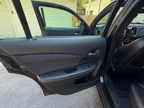 Used 2011 Chrysler 200 S FWD image 14