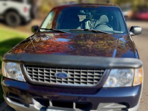 Used 2002 Ford Explorer XLT image 2