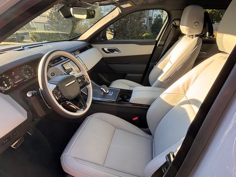 Used 2024 Land Rover Range Rover Velar Dynamic SE image 11