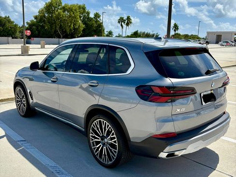 Used 2024 BMW X5 sDrive40i w/ Premium Package image 11
