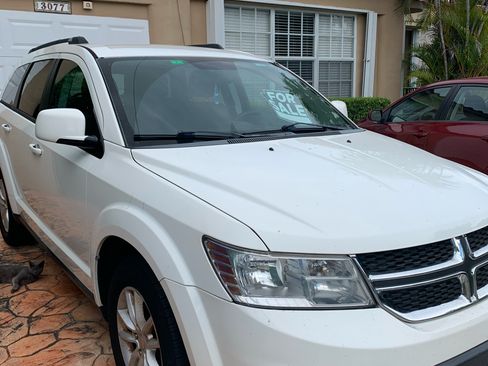 Used 2016 Dodge Journey SXT w/ Comfort/Convenience Group image 2