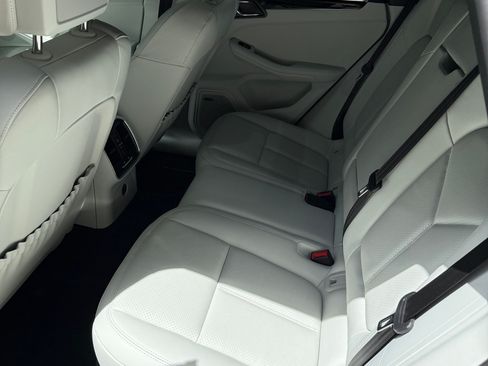 Used 2023 Porsche Macan S AWD/4WD image 10