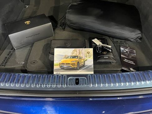 Used 2021 Lamborghini Urus AWD/4WD image 28
